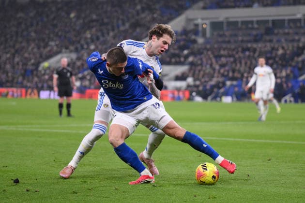 Everton v Leeds United, Premier League Leeds United s Joe Rodon and Everton s Vitaliy Mykolenko in action during the Everton v Leeds United Premier League match at the Hill Dickinson Stadium, Liverpool, England on 26 January 2026 Credit: Gary Oakley Every Second Media Editorial use only. All images are copyright Every Second Media Limited. No images may be reproduced without prior permission. All rights reserved. Premier League and Football League images are subject to licensing agreements with Football DataCo Limited. see https: www.football-dataco.com Copyright: xIMAGO EveryxSecondxMediax ESM-1774-0051 GaryxOakleyx xEveryxSecondxMediax