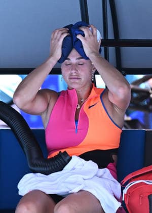 TENNIS AUSTRALIAN OPEN, Aryna Sabalenka of Belarus applys ice packs during the Women™s quarter finals match against Iva Jovic of USA on day 10 of the 2026 Australian Open tennis tournament at Melbourne Park in Melbourne, Tuesday, January 27, 2026. ( NO ARCHIVING MELBOURNE VICTORIA AUSTRALIA  Copyright: xJAMESxROSSx 20260127170007763844