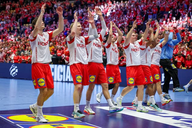26.01.2026, Handball, Men s EHF EURO 2026, Deutschland - Dänemark, Jyske Bank Boxen in Herning, Dänemark, Main Round: Jubel Abschlussjubel der Dänen nach dem Sieg gegen Deutschland. Niclas Vest Kirkelokke (Denmark 03) Magnus Saugstrup Jensen (Denmark 15) Dänemark