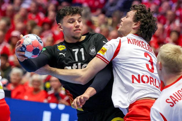 26.01.2026, Handball, Men s EHF EURO 2026, Deutschland - Dänemark, Jyske Bank Boxen in Herning, Dänemark, Main Round: Marko Grgic (Germany 71) im Zweikampf gegen Niclas Vest Kirkelokke (Denmark 03) Dänemark
