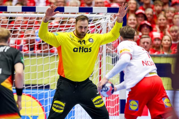 26.01.2026, Handball, Men s EHF EURO 2026, Deutschland - Dänemark, Jyske Bank Boxen in Herning, Dänemark, Main Round: Andreas Wolff (Germany 33) gegen Emil Jakobsen (Denmark 07) Dänemark