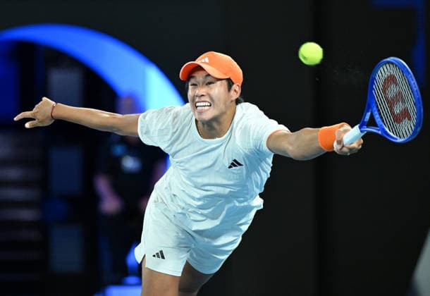 TENNIS AUSTRALIAN OPEN, Learner Tien of USA in action during the Men™s quarter final match against Alexander Zverev of Germany on day 10 of the 2026 Australian Open tennis tournament at Melbourne Park in Melbourne, Tuesday, January 27, 2026. ( NO ARCHIVING MELBOURNE VICTORIA AUSTRALIA  Copyright: xJAMESxROSSx 20260127176033058856