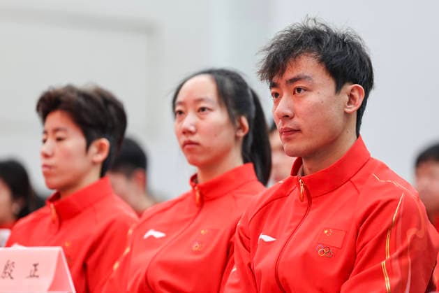 (260127) -- BEIJING, Jan. 27, 2026 -- Bobsleigh athletes Yin Zheng (1st R) and Zhao Dan (2nd R) of the Chinese delegation for Milan-Cortina 2026 Olympic Winter games, Winterspiele,Spiele, Summer games are seen during the inaugural meeting of the Chinese delegation for Milan-Cortina 2026 Olympic Winter Games in Beijing, capital of China, on Jan. 27, 2026. ) (SP)CHINA-BEIJING-MILAN-CORTINA 2026 OLYMPIC WINTER GAMES-CHINESE DELEGATION (CN) NaxYuqi 