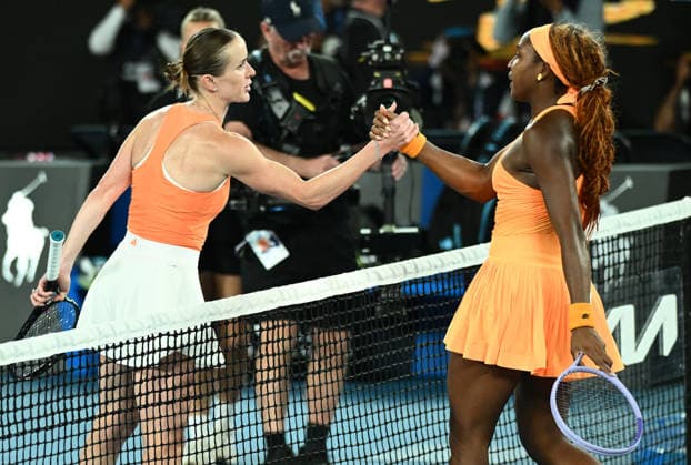 TENNIS AUSTRALIAN OPEN, Elina Svitolina of Ukraine (l) shakes hands after winning the Women™s quarter final match against Coco Gauff of USA on day 10 of the 2026 Australian Open tennis tournament at Melbourne Park in Melbourne, Tuesday, January 27, 2026. ( NO ARCHIVING MELBOURNE VICTORIA AUSTRALIA  Copyright: xJOELxCARRETTx 20260127125470237572