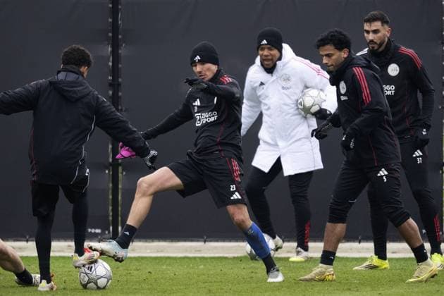 AMSTERDAM - Steven Berghuis of Ajax during a training session at the Toekomst training complex on the day before the Champions League match between Ajax and Olympiakos Piraeus. ANP OLAF KRAAK xVIxANPxSportx xxANPxIVx 548751740 originalFilename: 548751740.jpg