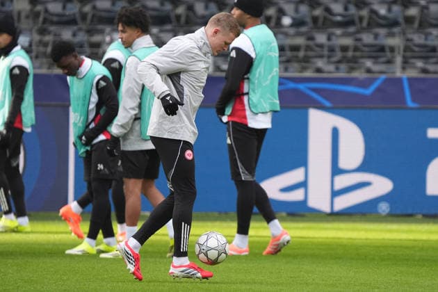 Jonathan Burkardt (Eintracht Frankfurt) wieder am Ball bei Eintracht Frankfurt - Frankfurt 27.01.2026: Eintracht Frankfurt Abschlusstraining, Deutsche Bank Park, 8. Spieltag Champions League