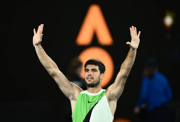 TENNIS AUSTRALIAN OPEN, Carlos Alcaraz of Spain celebrates winning the Men™s quarter final match against Alex de Minaur of Australia on day 10 of the 2026 Australian Open tennis tournament at Melbourne Park in Melbourne, Tuesday, January 27, 2026. ( NO ARCHIVING MELBOURNE VICTORIA AUSTRALIA  Copyright: xJOELxCARRETTx 20260127123139714573