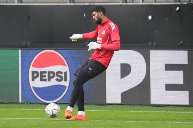 Torwart Kaua Santos (Eintracht Frankfurt) angespannt vor dem Duell gegen Tottenham, gegen die er sich vergangene Saison einen Kreuzbandriss zugezogen hat - Frankfurt 27.01.2026: Eintracht Frankfurt Abschlusstraining, Deutsche Bank Park, 8. Spieltag Champions League