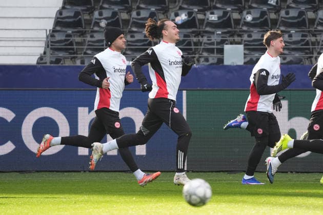 Arthur Theate (Eintracht Frankfurt), Mahmoud Dahoud (Eintracht Frankfurt) - Frankfurt 27.01.2026: Eintracht Frankfurt Abschlusstraining, Deutsche Bank Park, 8. Spieltag Champions League