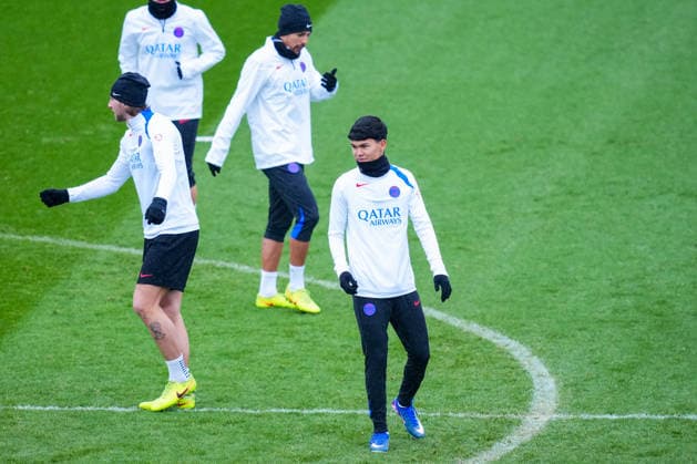 PSG Training Session AUXERRE, FRANCE - JANUARY 23: Dro Fernandez of PSG looks on during the Paris Saint-Germain (PSG) training session at Campus PSG in Poissy, France on January 27, 2026. Maxime Delacroix Anadolu Poissy France. Editorial use only. Please get in touch for any other usage.  Copyright: x2026xAnadoluxMaximexDelacroixx