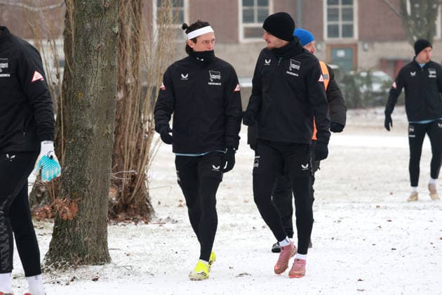 DEU, DFL, 2. FBL Hertha BSC, Training, 27.01.2026, Sportforum, Berlin, DEU, DFL, 2. FBL Hertha BSC, Training, im Bild Fabian Reese (Hertha BSC Berlin 11), Marton Dardai (Hertha BSC Berlin 31) DFL - regulations prohibit any use of Photographs as image sequences and or quasi-video
