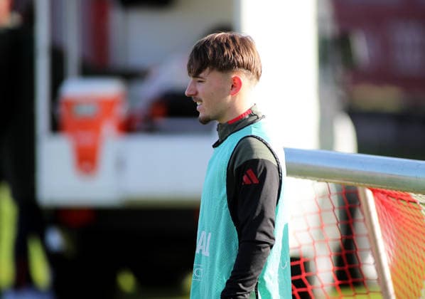 Fussball, Herren, Champions League, Saison 2025 2026, FC Bayern München, Abschlusstraining Lennart Karl (FC Bayern München) stehend, Kopf, Oberkörper