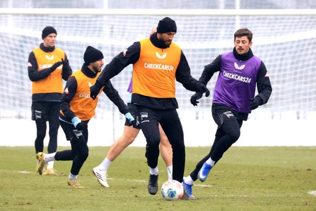 DEU, DFL, 2. FBL Hertha BSC, Training, 27.01.2026, Sportforum, Berlin, DEU, DFL, 2. FBL Hertha BSC, Training, im Bild John Anthony Brooks (Hertha BSC Berlin 25), Dawid Kownacki (Hertha BSC Berlin 9) DFL - regulations prohibit any use of Photographs as image sequences and or quasi-video
