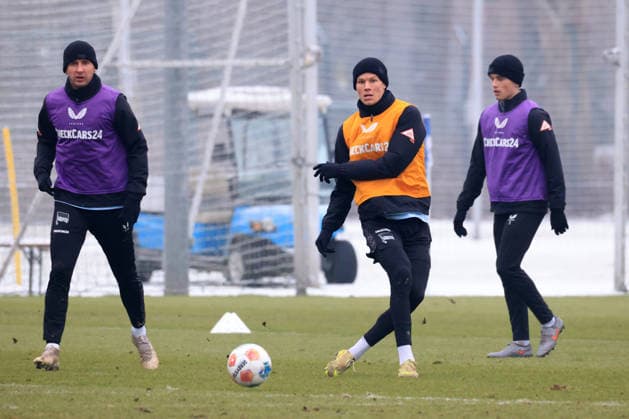 DEU, DFL, 2. FBL Hertha BSC, Training, 27.01.2026, Sportforum, Berlin, DEU, DFL, 2. FBL Hertha BSC, Training, im Bild Luca Schuler (Hertha BSC Berlin 18), Paul Seguin (Hertha BSC Berlin 30) DFL - regulations prohibit any use of Photographs as image sequences and or quasi-video