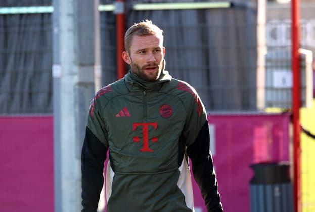 Fussball, Herren, Champions League, Saison 2025 2026, FC Bayern München, Abschlusstraining Konrad Laimer (FC Bayern München) im Aufbautraining, Kopf, Oberkörper