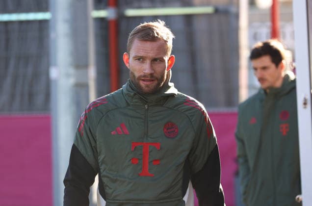 Fussball, Herren, Champions League, Saison 2025 2026, FC Bayern München, Abschlusstraining Konrad Laimer (FC Bayern München) im Aufbautraining, Kopf, Oberkörper