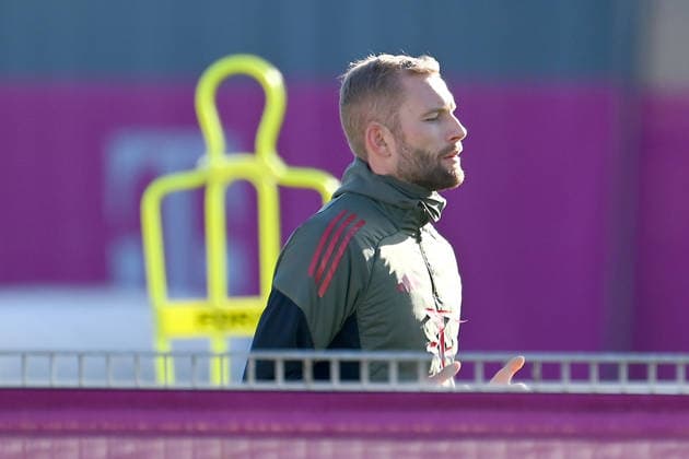 Konrad LAIMER (Bayern Muenchen) beim individuellen Lauftraining, Aktion,Einzelbild,angeschnittenes Einzelmotiv,Halbfigur,halbe Figur. Vorschau Fussball Champions League,Saison 2025 26, Ligaphase Abschlusstraining,Training PSV Eindhoven - FC Bayern Muenchen am 27.01.2026.