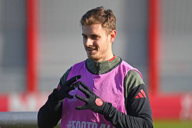 Josip STANISIC (Bayern Muenchen), Aktion,Einzelbild,angeschnittenes Einzelmotiv,Halbfigur,halbe Figur. Vorschau Fussball Champions League,Saison 2025 26, Ligaphase Abschlusstraining,Training PSV Eindhoven - FC Bayern Muenchen am 27.01.2026.