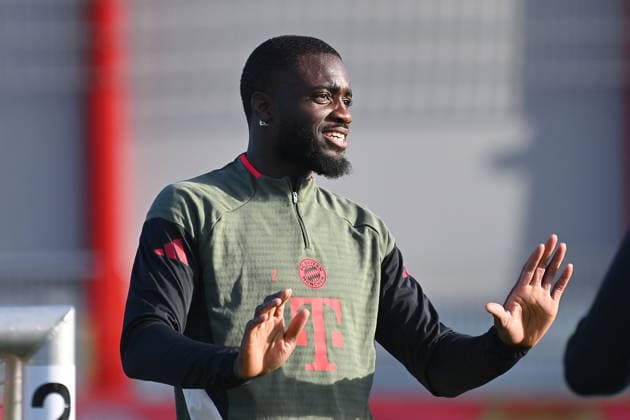 Dayot UPAMECANO (Bayern Muenchen), Gestik,gibt Anweisungen, Aktion,Einzelbild,angeschnittenes Einzelmotiv,Halbfigur,halbe Figur. Vorschau Fussball Champions League,Saison 2025 26, Ligaphase Abschlusstraining,Training PSV Eindhoven - FC Bayern Muenchen am 27.01.2026.