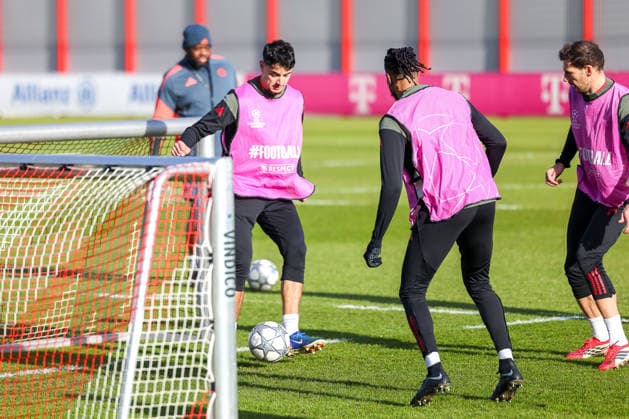 Aleksandar Pavlovic (FC Bayern Muenchen, 45) mit Ball mit Michael Olise (FC Bayern Muenchen, 17) und Leon Goretzka (FC Bayern Muenchen, 08), GER, Abschlusstraining, FC Bayern Muenchen, Fussball, UEFA Champions League, Liga-Phase, 8. Spieltag, Saison 2025 2026, 27.01.2026, GER, Abschlusstraining, FC Bayern Muenchen, Fussball, UEFA Champions League, Liga-Phase, 8. Spieltag, Saison 2025 2026, 27.01.2026 Muenchen Copyright: xEibner-Pressefoto JennixMaulx EP_JML