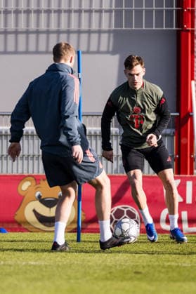 MUENCHEN, GERMANY - JANUARY 27: Joshua Kimmich (FC Bayern Muenchen, 6) during the MD-1 practice session before the UEFA Champions league match between PSV Eindhoven and FC Bayern Muenchen on matchday 8 of the UEFA Champions League at Trainingsgelaende an der Saebenerstr. on January 27, 2026 in Muenchen, Germany. Bavaria Germany Copyright: xSteffiexWunderlx