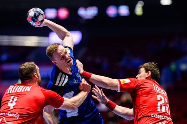 260127 Omar Ingi Magnusson of Iceland and Lenny Rubin and Lukas Laube of Switzerland during the EHF European Handball Championship main round match between Switzerland and Iceland on January 27, 2026 in Malmö. Photo: Petter Arvidson BILDBYRAN kod PA PA1140 handball handboll handball handbolls-em 2026 schweiz island ehf european handball championship switzerland iceland bbeng *** 260127 Omar Ingi Magnusson of Iceland and Lenny Rubin and Lukas Laube of Switzerland during the EHF European Handball Championship main round match between Switzerland and Iceland on January 27, 2026 in Malmö Photo Petter Arvidson BILDBYRAN kod PA PA1140 handball handball handball handballs em 2026 schweiz island ehf european handball championship switzerland iceland bbeng  Copyright: PETTERxARVIDSON BB260127PA001