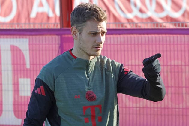 44 Josip Stanisic, Portraet, Portrait, Fussball Abschlusstraining UEFA Champions League Spiel - PSV Eindhoven vs. FC Bayern München 27.01.2026 Trainingsgelände, Säbenerstr. FOTO: Mladen Lackovic LakoPress