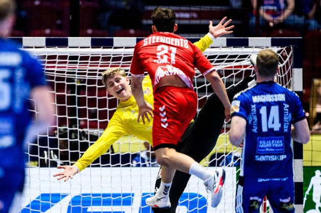 260127 Goalkeeper Viktor Hallgrimsson of Iceland and Gino Steenaerts of Switzerland during the EHF European Handball Championship main round match between Switzerland and Iceland on January 27, 2026 in Malmö. Photo: Petter Arvidson BILDBYRAN kod PA PA1140 handball handboll handball handbolls-em 2026 schweiz island ehf european handball championship switzerland iceland bbeng Copyright: PETTERxARVIDSON BB260127PA029