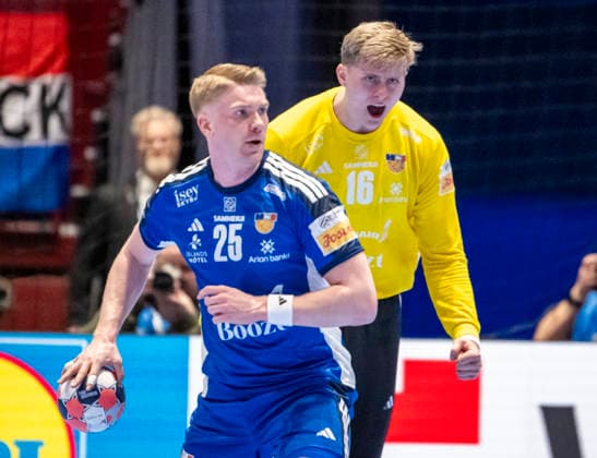 MALMÖ 2026-01-27 Iceland s Haukur Ãžrastarson and goalkeeper Viktor Gisli Hallgrimsson after a save in action during the 2026 EHF European Men s Handball Championship (the EHF Euro 2026) main round round match between Switzerland and Iceland at the Malmö Arena, in Malmö, Sweden, on January 27, 2026. MALMÖ SWEDEN x50090x