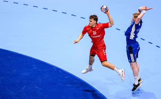 260127 Gino Steenaerts of Switzerland and Ymir Gislason of Iceland during the EHF European Handball Championship main round match between Switzerland and Iceland on January 27, 2026 in Malmö. Photo: Petter Arvidson BILDBYRAN kod PA PA1140 handball handboll handball handbolls-em 2026 schweiz island ehf european handball championship switzerland iceland bbeng Copyright: PETTERxARVIDSON BB260127PA074