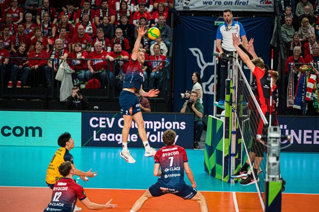 Volleyball I Herren I Saison 2025-2026 I CEV Champions League I CLVM72 I SVG Lüneburg - Asseco Resovia Rzeszow I 27.01.2026 Daniel Gruvaeus (2, SVG Lüneburg) im Angriff Copyright: xLobeca Bjorn-OlexKehmx