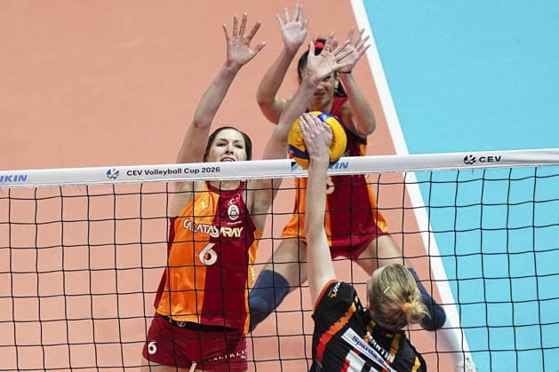 Galatasaray Daikin v Allianz MTV Stuttgart - Women s CEV Cup ISTANBUL, TURKIYE - JANUARY 27: Kaja Grobelna (6) of Galatasaray Daikin in action against Pauline Martin (R) of Allianz MTV Stuttgart during the Women s CEV Cup play-off round first match between Galatasaray Daikin and Allianz MTV Stuttgart at Burhan Felek Vestel Volleyball Hall in Istanbul, Turkiye on January 27, 2026. Agit Erdi Ulukaya Anadolu Istanbul Turkey. Editorial use only. Please get in touch for any other usage.  Copyright: x2026xAnadoluxAgitxErdixUlukayax
