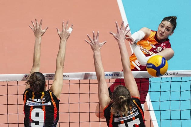 Galatasaray Daikin v Allianz MTV Stuttgart - Women s CEV Cup ISTANBUL, TURKIYE - JANUARY 27: Ilkin Aydin (R) of Galatasaray Daikin in action against Melani Shaffmaster (15) of Allianz MTV Stuttgart during the Women s CEV Cup play-off round first match between Galatasaray Daikin and Allianz MTV Stuttgart at Burhan Felek Vestel Volleyball Hall in Istanbul, Turkiye on January 27, 2026. Agit Erdi Ulukaya Anadolu Istanbul Turkey. Editorial use only. Please get in touch for any other usage.  Copyright: x2026xAnadoluxAgitxErdixUlukayax