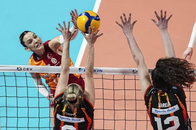Galatasaray Daikin v Allianz MTV Stuttgart - Women s CEV Cup ISTANBUL, TURKIYE - JANUARY 27: Alexia Carutasu (14)of Galatasaray Daikin in action against Antonia Stautz (C) of Allianz MTV Stuttgart during the Women s CEV Cup play-off round first match between Galatasaray Daikin and Allianz MTV Stuttgart at Burhan Felek Vestel Volleyball Hall in Istanbul, Turkiye on January 27, 2026. Agit Erdi Ulukaya Anadolu Istanbul Turkey. Editorial use only. Please get in touch for any other usage.  Copyright: x2026xAnadoluxAgitxErdixUlukayax