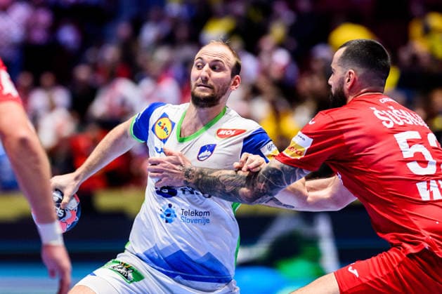 260127 Domen Tajnik of Slovenia and Leon Susnja of Croatia during the EHF European Handball Championship main round match between Slovenia and Croatia on January 27, 2026 in Malmö. Photo: Petter Arvidson BILDBYRAN kod PA PA1141 handball handboll handball handbolls-em 2026 slovenien slovenia croatia kroatien ehf european handball championship bbeng grappa33 Copyright: PETTERxARVIDSON BB260127PA097
