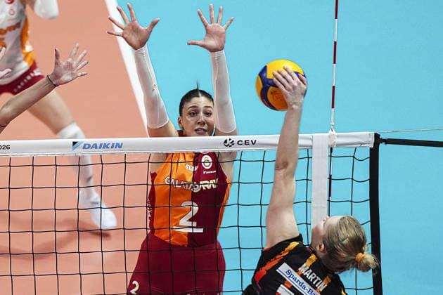 Galatasaray Daikin v Allianz MTV Stuttgart - Women s CEV Cup ISTANBUL, TURKIYE - JANUARY 27: Ilkin Aydin (2) of Galatasaray Daikin in action against Pauline Martin (R) of Allianz MTV Stuttgart during the Women s CEV Cup play-off round first match between Galatasaray Daikin and Allianz MTV Stuttgart at Burhan Felek Vestel Volleyball Hall in Istanbul, Turkiye on January 27, 2026. Agit Erdi Ulukaya Anadolu Istanbul Turkey. Editorial use only. Please get in touch for any other usage.  Copyright: x2026xAnadoluxAgitxErdixUlukayax