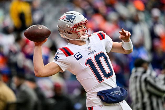 DENVER, CO - JANUARY 25: New England Patriots quarterback Drake Maye (10) warms up before the AFC Championship Game against the Denver Broncos at Empower Field at Mile High on January 25, 2026 in Denver, Colorado. (Photo by Dustin Bradford Icon Sportswire) NFL, American Football Herren, USA JAN 25 AFC Championship Game Patriots at Broncos EDITORIAL USE ONLY Icon132260125232