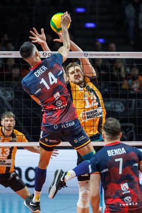27.01.26, Berlin, Volleyball, BR Volleys vs. VK Lvi Prag Champions League, Gruppenphase. Florian Krage (BR Volleys) blockt den Ball. BR Volleys vs. VK Lvi Prag Champions League