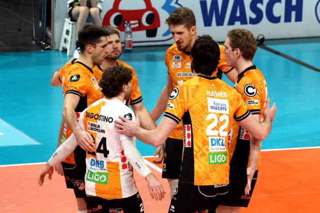 DEU, Champions League, BR Volleys vs. VK Lvi Prag, 27.01.2026, Max-Schmeling-Halle, Berlin, DEU, Champions League, BR Volleys vs. VK Lvi Prag, im Bild BR Volleys-Spielerkreis