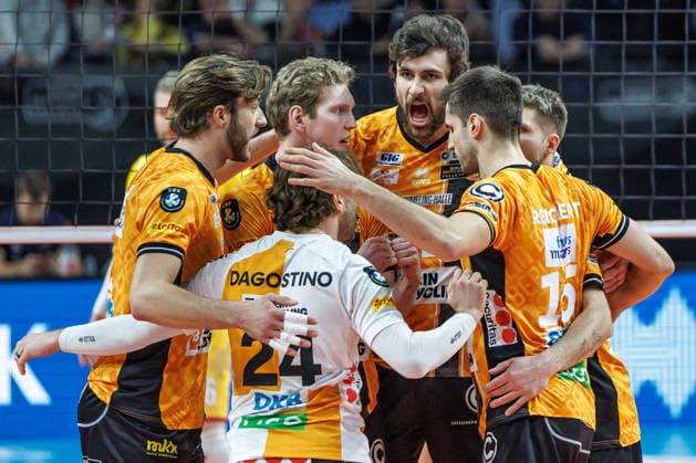27.01.26, Berlin, Volleyball, BR Volleys vs. VK Lvi Prag Champions League, Gruppenphase. Die Mannschaft der BR Volleys freut sich ueber den erspielten Satz. BR Volleys vs. VK Lvi Prag Champions League