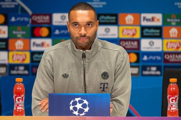 Jonathan Tah 4 (FC Bayern Muenchen) bei der Pressekonferenz vor dem Spiel PSV Eindhoven vs. FC Bayern Muenchen, Fussball, Champions League, 8. Spieltag, 27.01.2026
