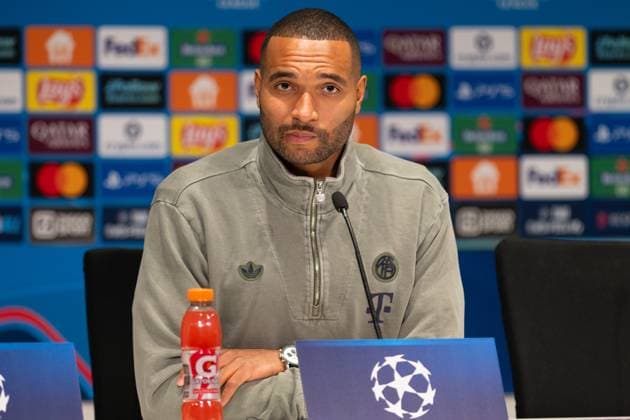 Jonathan Tah 4 (FC Bayern Muenchen) bei der Pressekonferenz vor dem Spiel PSV Eindhoven vs. FC Bayern Muenchen, Fussball, Champions League, 8. Spieltag, 27.01.2026
