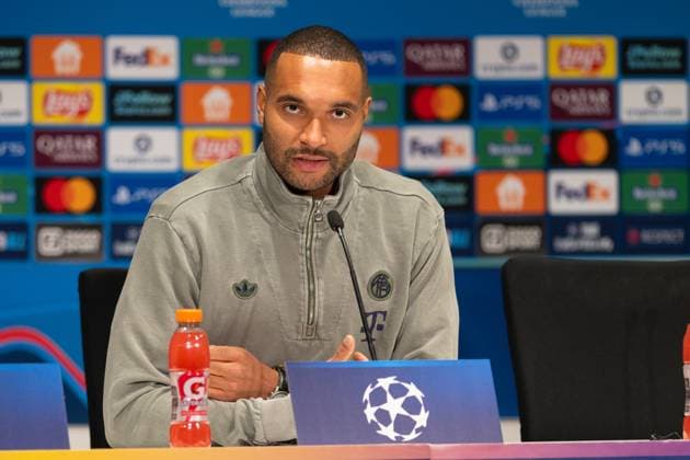 Jonathan Tah 4 (FC Bayern Muenchen) bei der Pressekonferenz vor dem Spiel PSV Eindhoven vs. FC Bayern Muenchen, Fussball, Champions League, 8. Spieltag, 27.01.2026