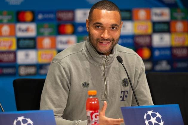 Jonathan Tah 4 (FC Bayern Muenchen) bei der Pressekonferenz vor dem Spiel PSV Eindhoven vs. FC Bayern Muenchen, Fussball, Champions League, 8. Spieltag, 27.01.2026