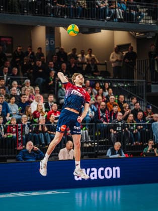 Volleyball Herren CEV Champions League 2026 SVG Lüneburg vs. Asseco Resovia Rzeszow 27.01.2026 Daniel Gruvaeus ( 2 SVG Lüneburg) beim Aufschlag