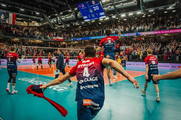 Volleyball Herren CEV Champions League 2026 SVG Lüneburg vs. Asseco Resovia Rzeszow 27.01.2026 Die SVG Lüneburg bejubelt den Sieg gegen Asseco Resovia Rzeszow, rennen aufs Feld und jubeln
