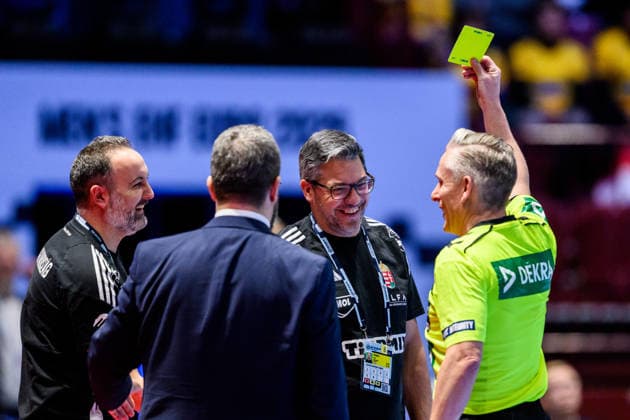 260127 Referee Robert Schulze and Head coach Jose Maria Rodriguez Vaquero of Hungary during the EHF European Handball Championship main round match between Sweden and Hungary on January 27, 2026 in Malmö. Photo: Petter Arvidson BILDBYRAN kod PA PA1142 handball handboll handball handbolls-em 2026 sverige sweden hungary ehf european handball championship ungern bbeng *** 260127 Referee Robert Schulze and Head coach Jose Maria Rodriguez Vaquero of Hungary during the EHF European Handball Championship main round match between Sweden and Hungary on January 27, 2026 in Malmö Photo Petter Arvidson BILDBYRAN kod PA PA1142 handball handball handball handballs em 2026 sverige sweden hungary ehf european handball championship ungern bbeng  Copyright: PETTERxARVIDSON BB260127PA221