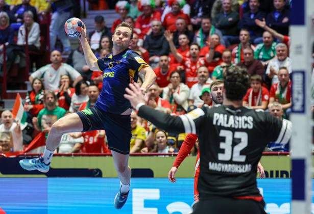 Sweden v Hungary - MenÂ s EHF EURO 2026 MALMO, SWEDEN - JANUARY 27: Hampus Wanne of Sweden shoots on goal during the Men s EHF Euro 2026 match between Sweden adn Hungary at Malmo Arena on January 27, 2026 in Malmo, Sweden.  SanjinxStrukic PIXSELL