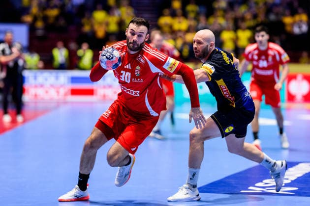 260127 Zoltan Szita of Hungary and Oscar Bergendahl of Sweden during the EHF European Handball Championship main round match between Sweden and Hungary on January 27, 2026 in Malmö. Photo: Petter Arvidson BILDBYRAN kod PA PA1142 handball handboll handball handbolls-em 2026 sverige sweden hungary ehf european handball championship ungern bbeng Copyright: PETTERxARVIDSON BB260127PA257