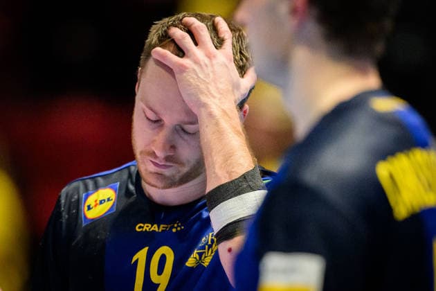 260127 Felix Claar of Sweden looks dejected after the EHF European Handball Championship main round match between Sweden and Hungary on January 27, 2026 in Malmö. Photo: Petter Arvidson BILDBYRAN kod PA PA1142 handball handboll handball handbolls-em 2026 sverige sweden hungary ehf european handball championship ungern bbeng depp *** 260127 Felix Claar of Sweden looks dejected after the EHF European Handball Championship main round match between Sweden and Hungary on January 27, 2026 in Malmö Photo Petter Arvidson BILDBYRAN kod PA PA1142 handball handball handballs em 2026 sverige sweden hungary ehf european handball championship ungern bbeng depp  Copyright: PETTERxARVIDSON BB260127PA282